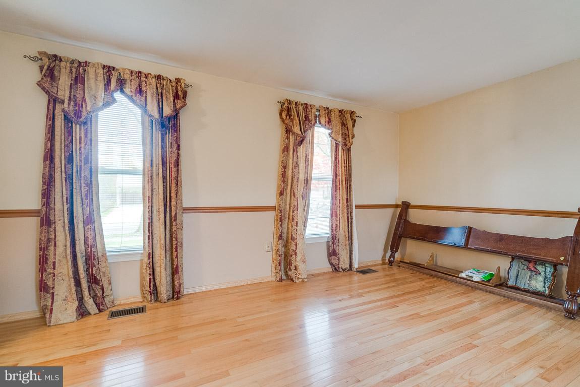 3768 Stonesboro Road Fort Washington, MD 20744 - Photo 11 of 30 Living Room