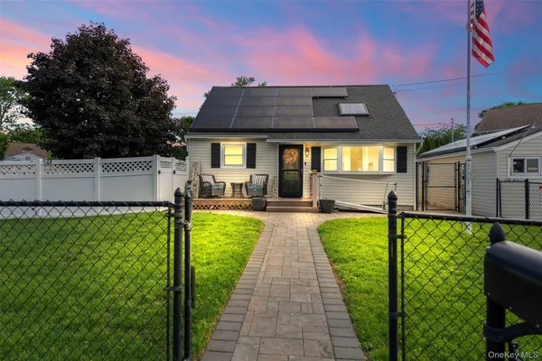 $535,000 | 114 North 5th Street, Lindenhurst, NY 11757