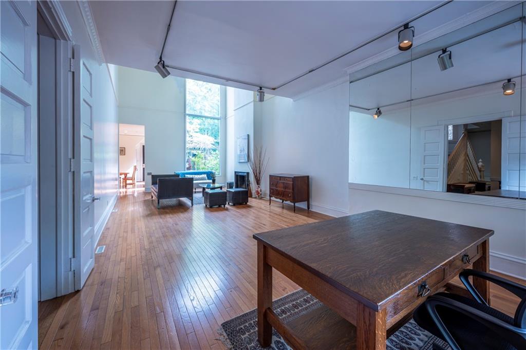 5820 Howe Street Pittsburgh, PA 15232 - Photo 21 of 49 Gallery Image 21