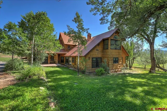 a view of a house with a yard