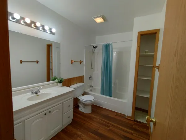 $1,250 | 221 North Broad Street, Griffith, IN 46319