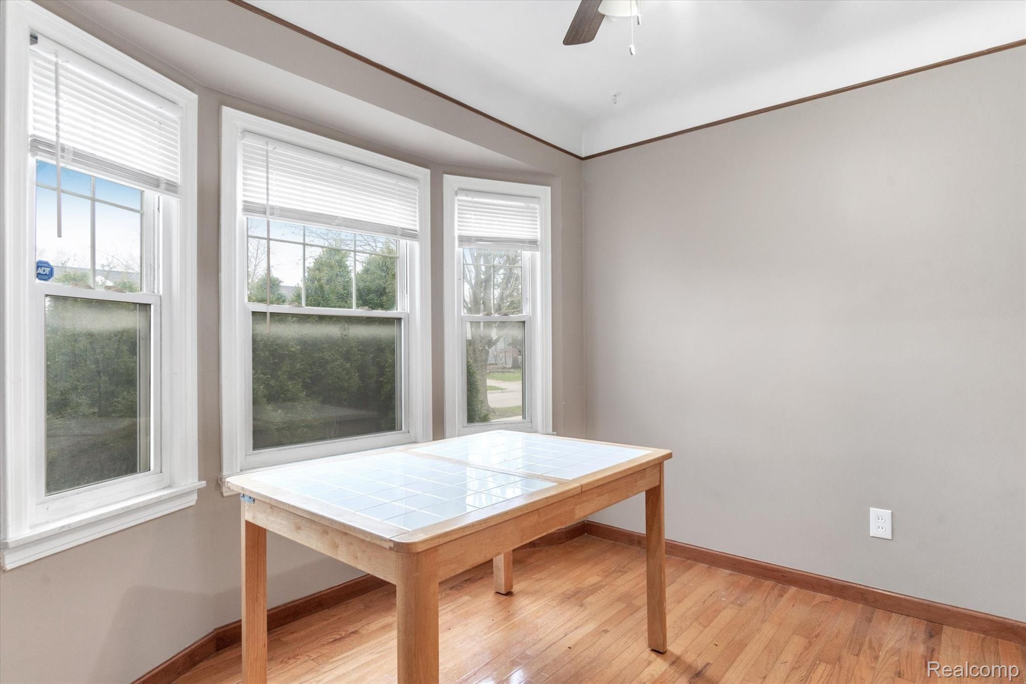 7535 Sterling Street Center Line, MI 48015 - Photo 10 of 48 Dining room w/bow window