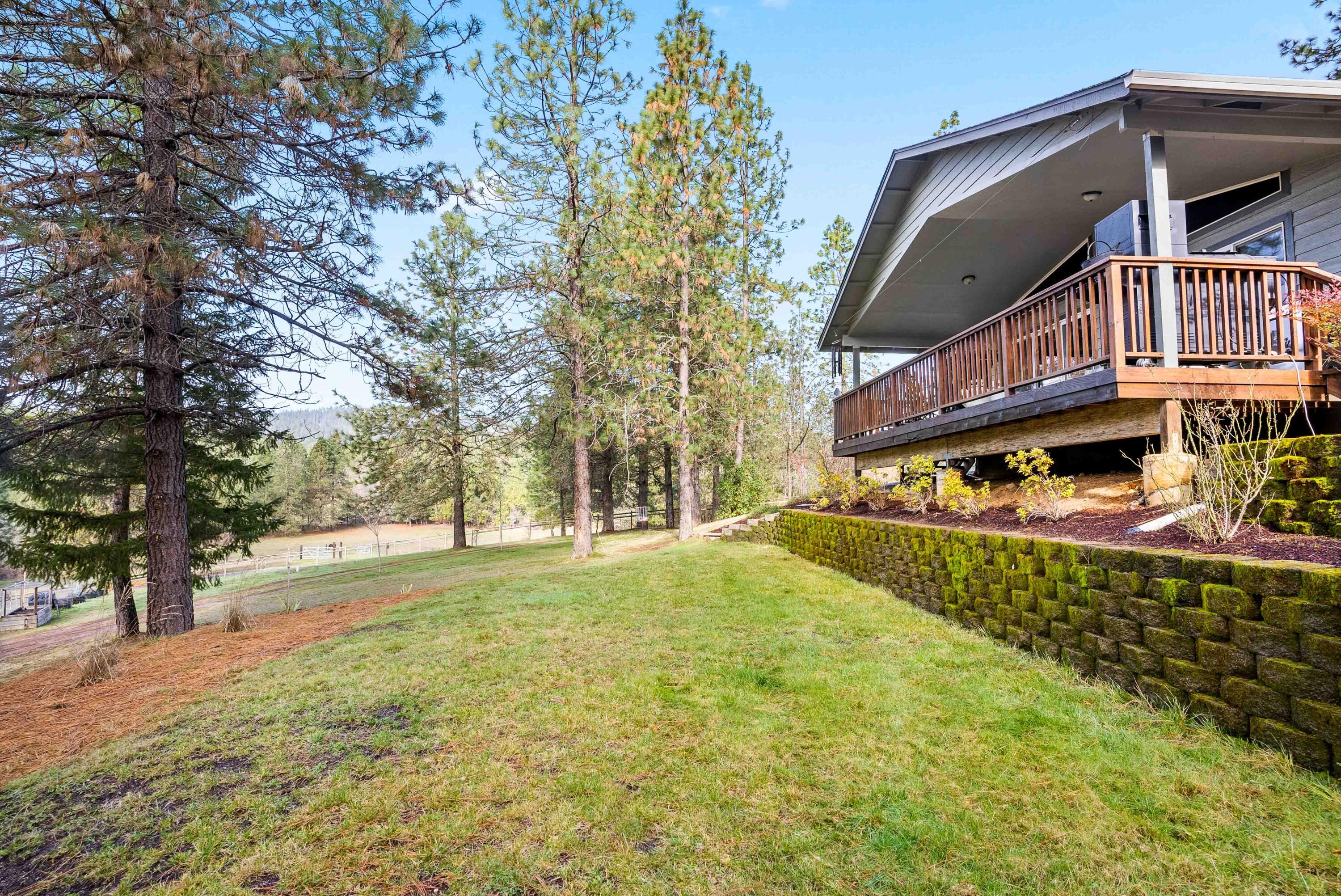 1280 Crow Road Merlin, OR 97532 - Photo 31 of 44 a view of an apartment with a garden