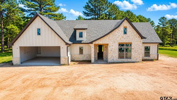 a view of a house with a yard and garage