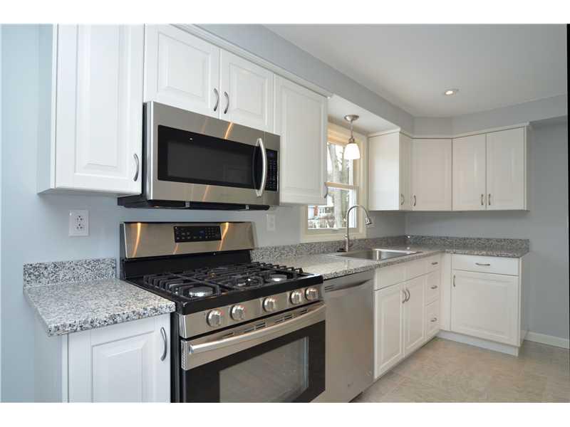 287 Hays Road Upper St. Clair, PA 15241 - Photo 10 of 25 Kitchen. Gas stove