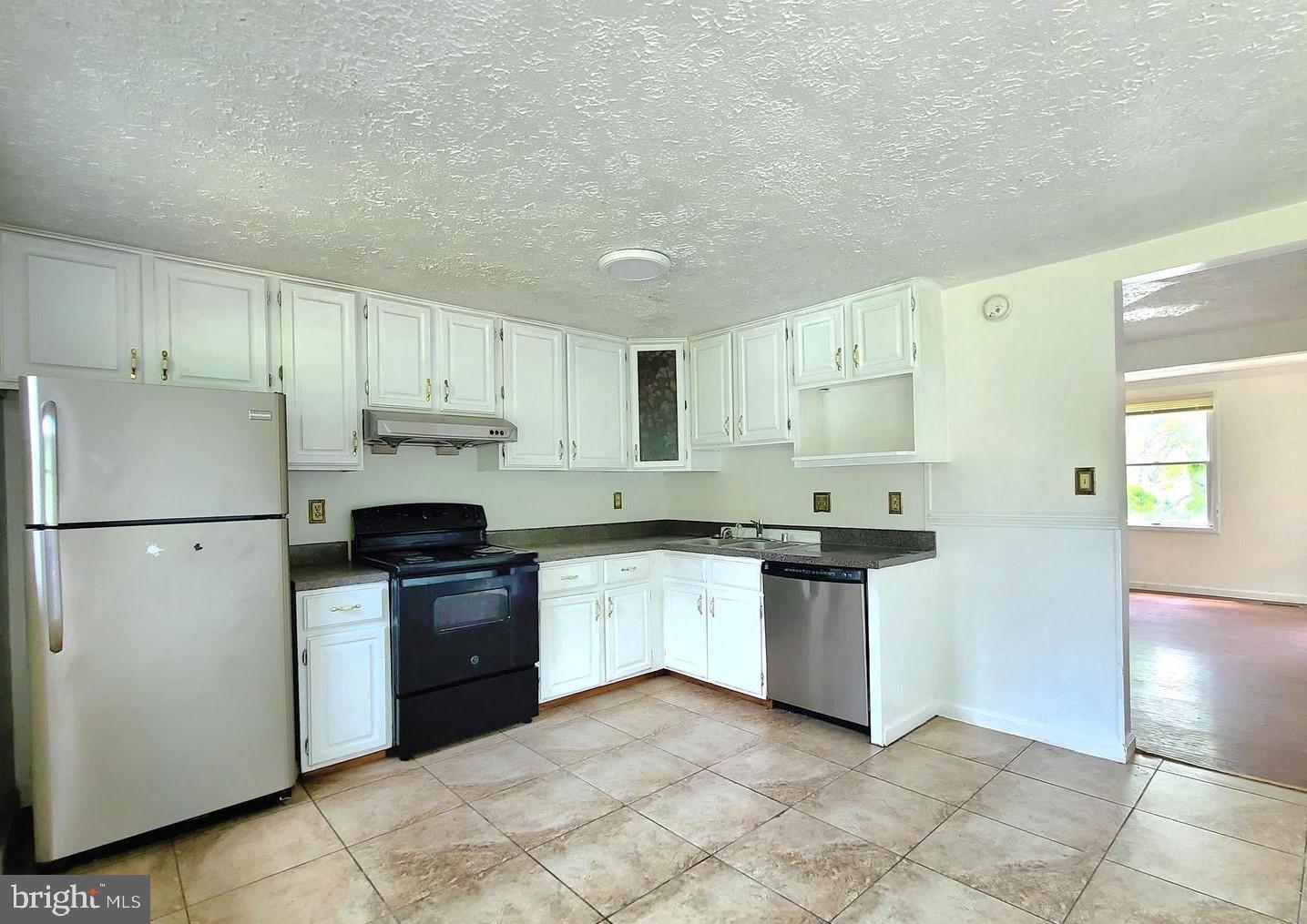 3954 Link Avenue Nottingham, MD 21236 - Photo 3 of 8 Large Eat-In Kitchen