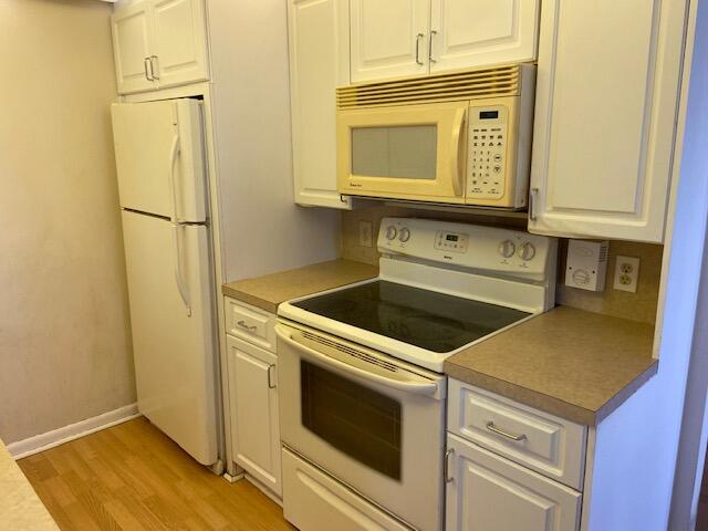 3034 Exeter Boca Raton, FL 33434 - Photo 4 of 13 KITCHEN