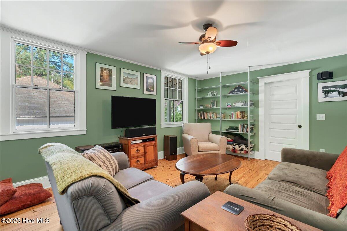 260 North Ridge Street Southern Pines, NC 28387 - Photo 17 of 47 Library/Family Room