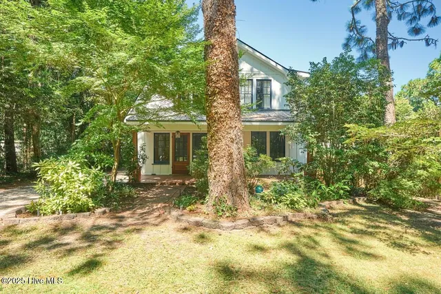 $925,000 | 260 North Ridge Street, Southern Pines, NC 28387
