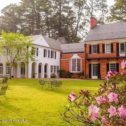 $925,000 | 260 North Ridge Street, Southern Pines, NC 28387