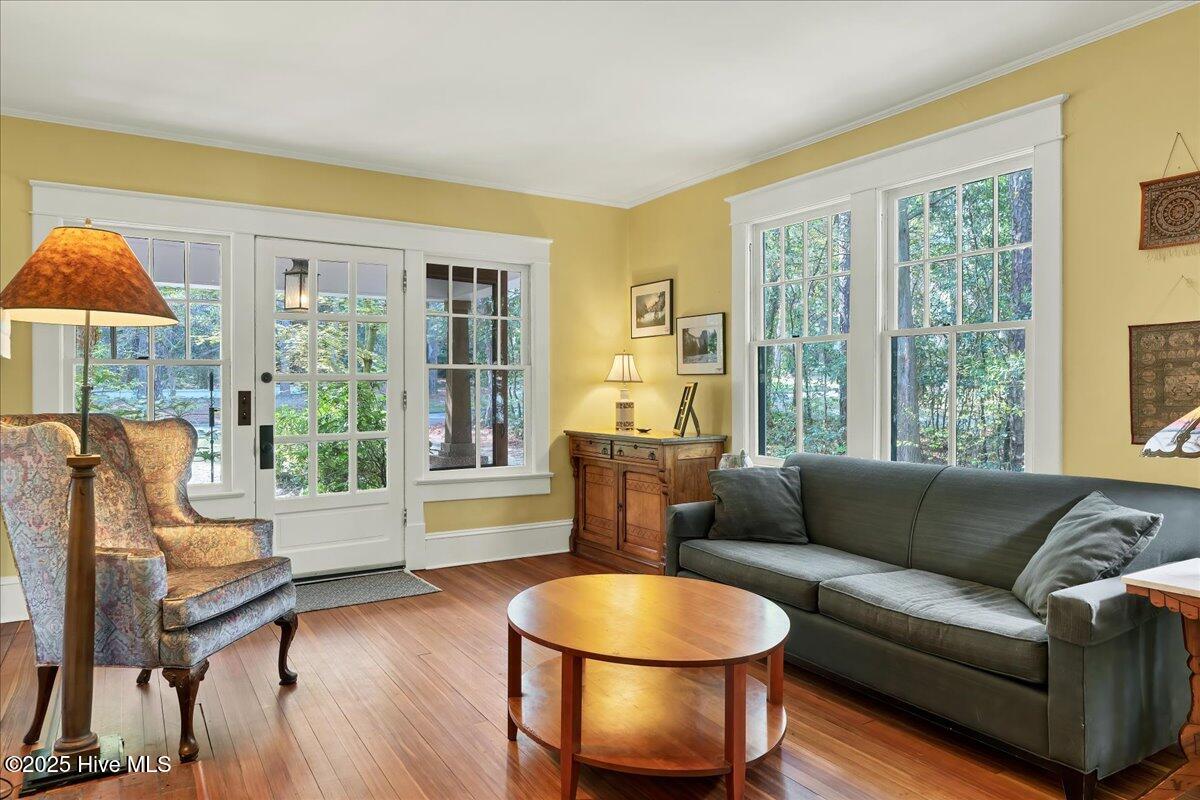260 North Ridge Street Southern Pines, NC 28387 - Photo 5 of 47 Living Room