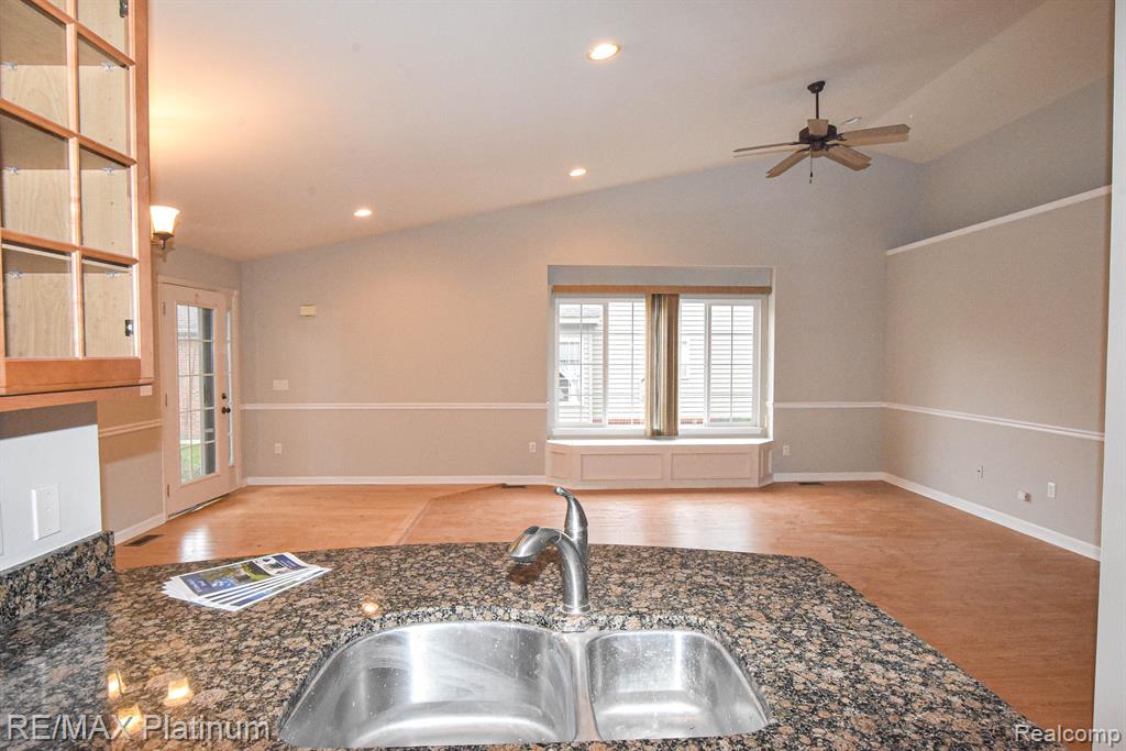 807 Chelsea Ridge Court Howell, MI 48843 - Photo 12 of 32