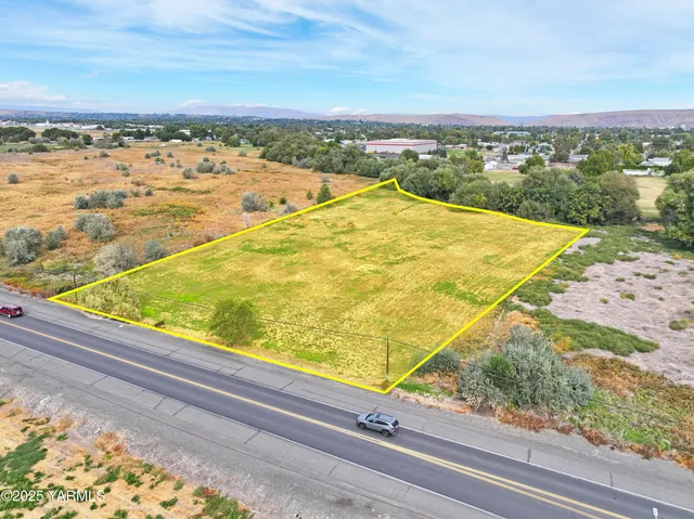 $443,000 | 403 West Ahtanum Road, Union Gap, WA 98903