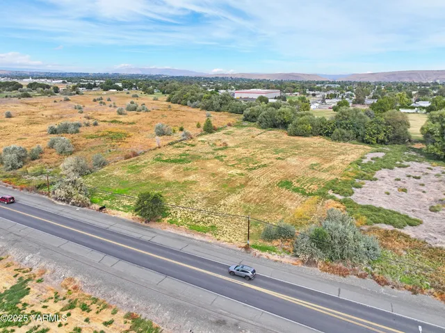 $443,000 | 403 West Ahtanum Road, Union Gap, WA 98903