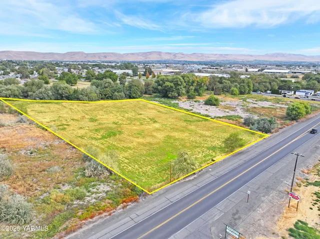 $443,000 | 403 West Ahtanum Road, Union Gap, WA 98903