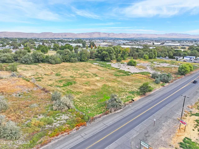 $443,000 | 403 West Ahtanum Road, Union Gap, WA 98903