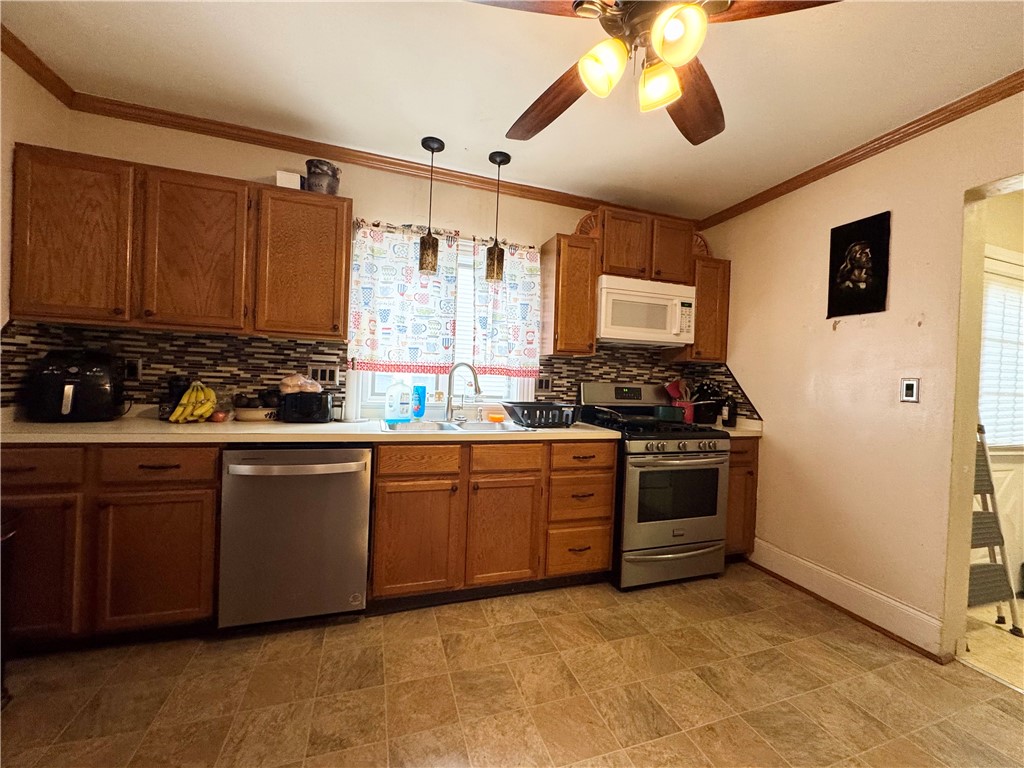 19 Cady Street Auburn, NY 13021 - Photo 4 of 32
