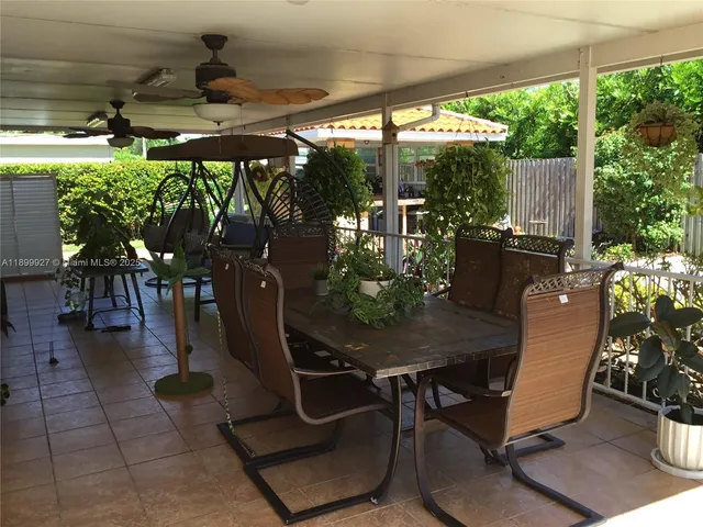 a view of a back yard of the patio