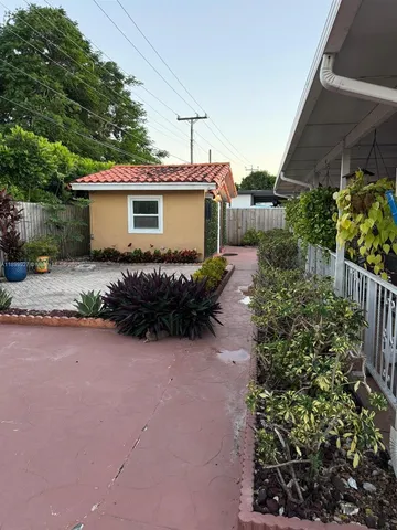 $875,000 | 1901 Southwest 90th Avenue, Miami, FL 33165