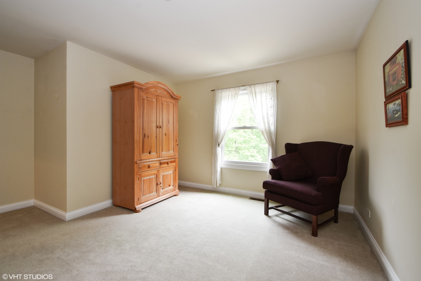26010 West Airport Road Minooka, IL 60447 - Photo 19 of 28 a living room with furniture and a window