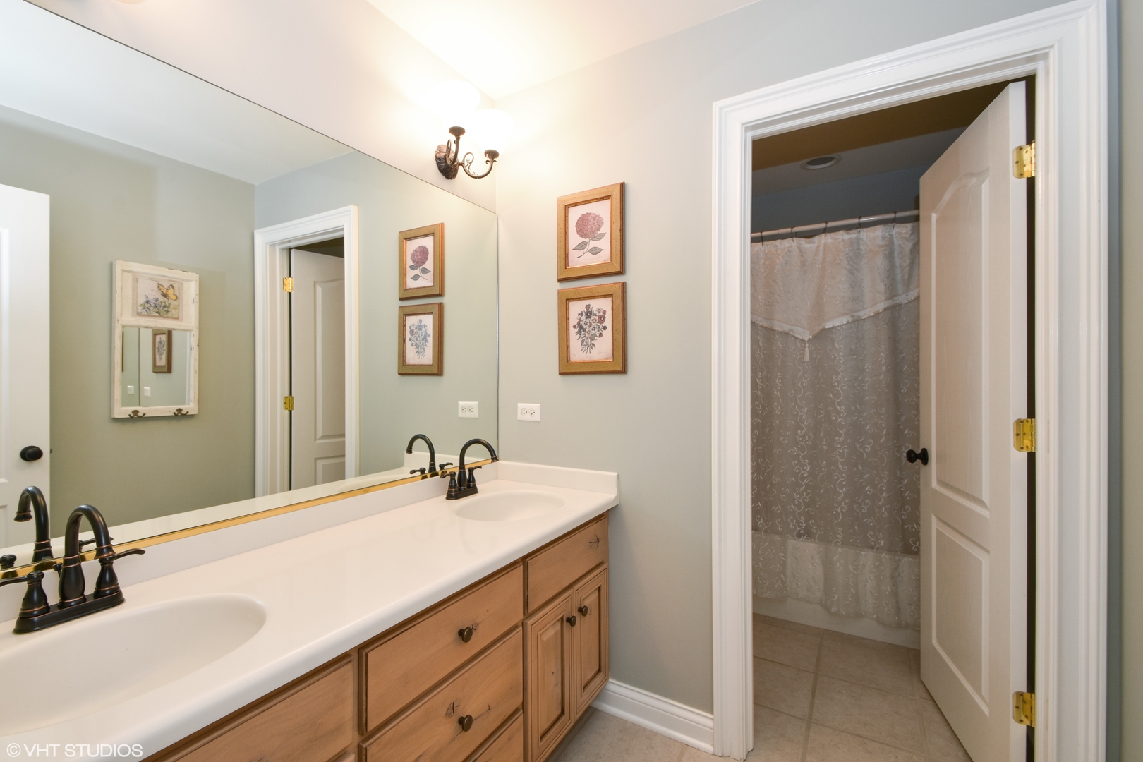 26010 West Airport Road Minooka, IL 60447 - Photo 20 of 28 a bathroom with a sink and a mirror