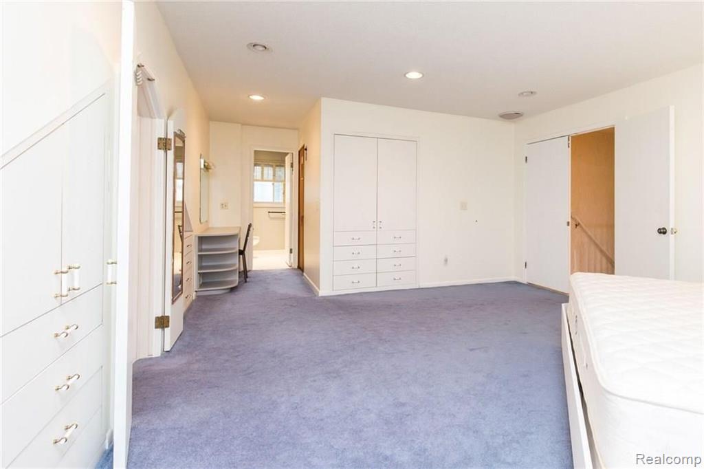 4908 Lake Bluff Road West Bloomfield, MI 48323 - Photo 4 of 9