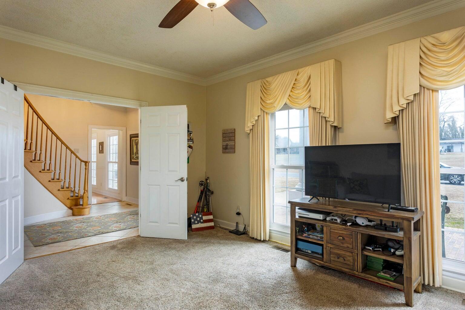 337 Edgewater Street Dayton, TN 37321 - Photo 21 of 63 Living Room