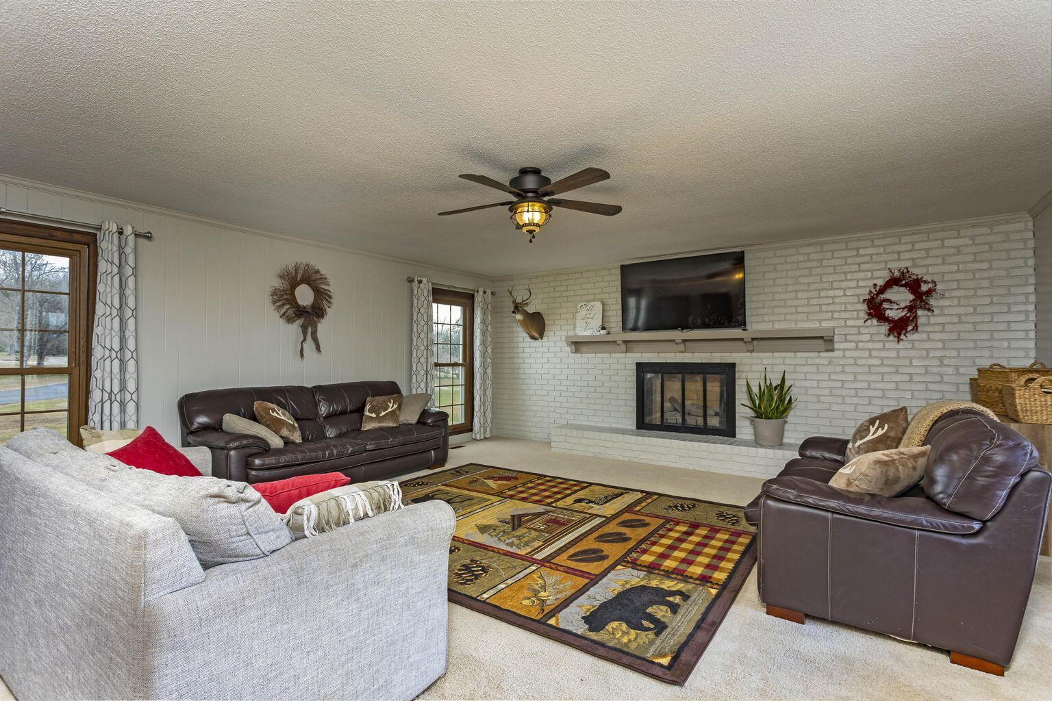 337 Edgewater Street Dayton, TN 37321 - Photo 4 of 63 Living Room