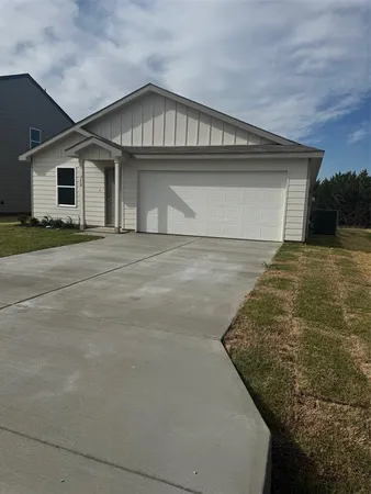 $2,000 | 350 Azalea Trail, Granbury, TX 76048