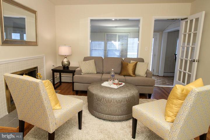 7109 Coventry Road Alexandria, VA 22306 - Photo 2 of 30 Living Room