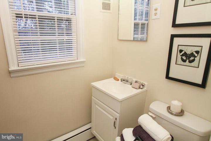 7109 Coventry Road Alexandria, VA 22306 - Photo 19 of 30 Bath (Master)