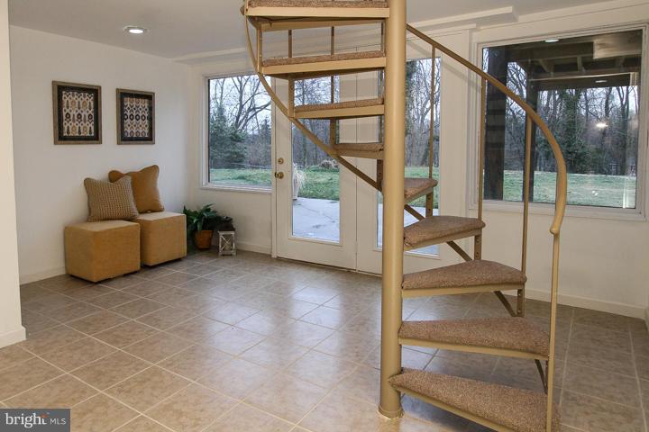 7109 Coventry Road Alexandria, VA 22306 - Photo 23 of 30 Interior (General)