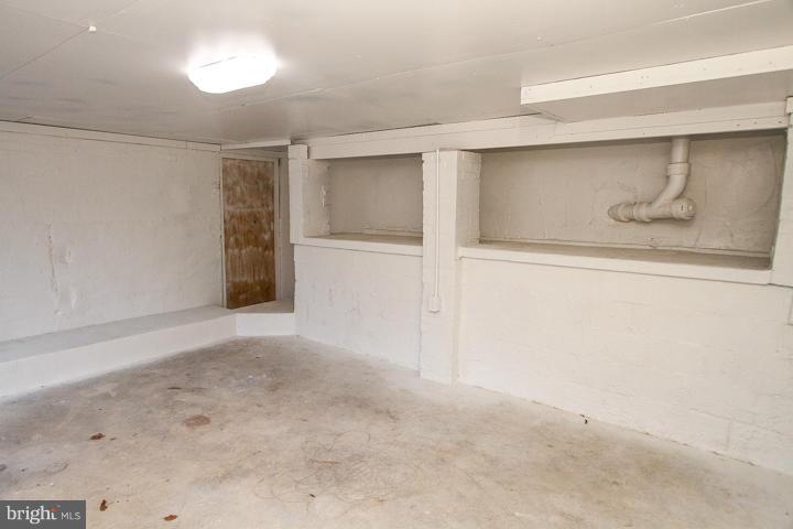 7109 Coventry Road Alexandria, VA 22306 - Photo 27 of 30 Interior (General)