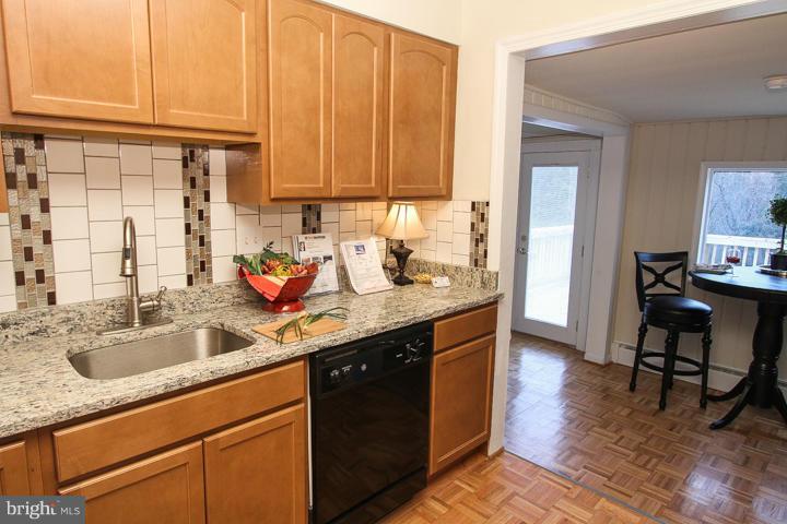 7109 Coventry Road Alexandria, VA 22306 - Photo 7 of 30 Kitchen