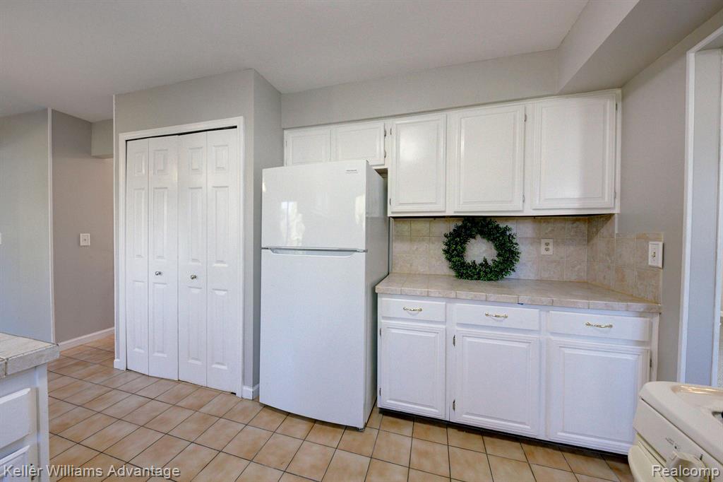 22364 Mill Road Novi, MI 48375 - Photo 9 of 61