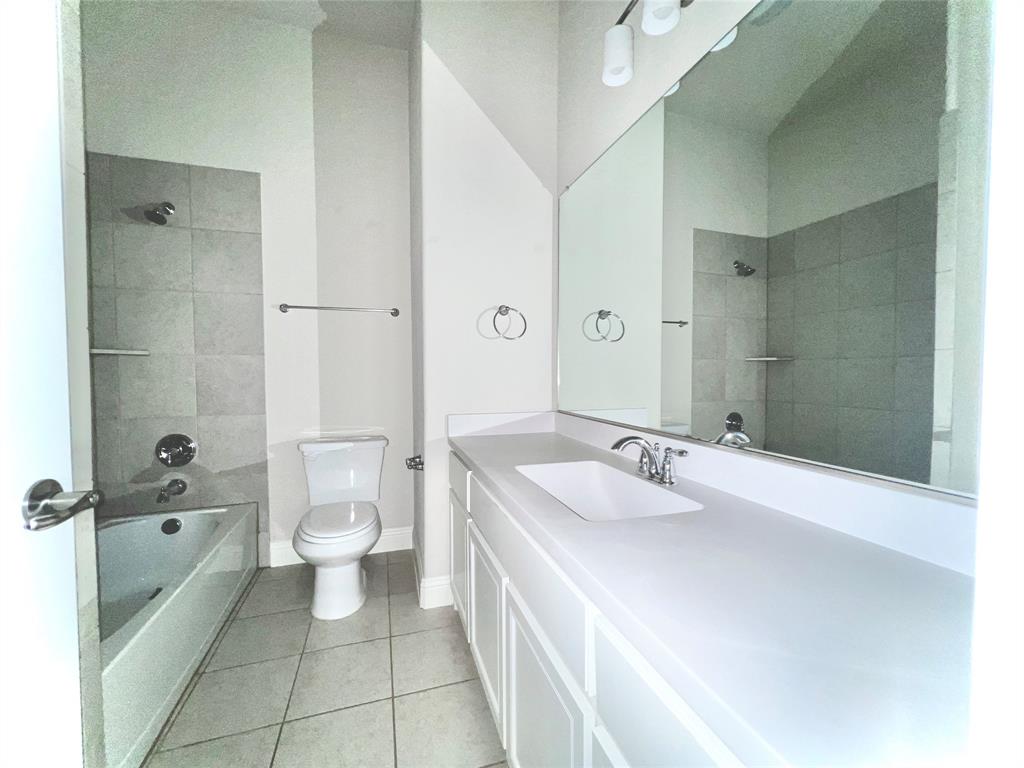 640 Bridgewater Road Fort Worth, TX 76131 - Photo 11 of 33