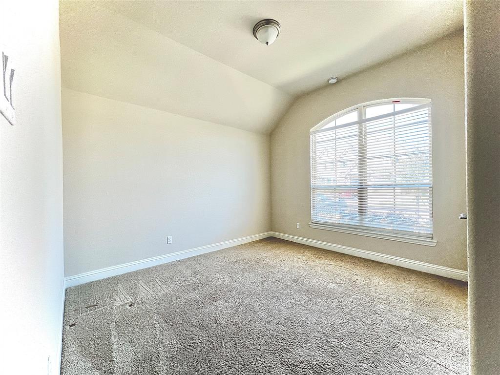 640 Bridgewater Road Fort Worth, TX 76131 - Photo 4 of 33