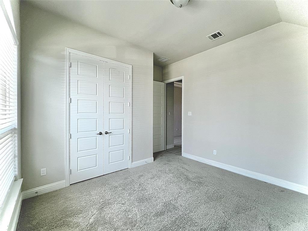 640 Bridgewater Road Fort Worth, TX 76131 - Photo 5 of 33