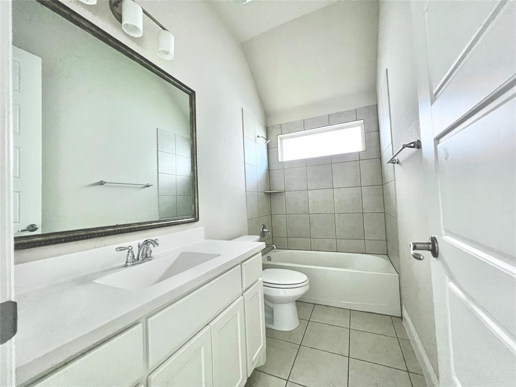 640 Bridgewater Road Fort Worth, TX 76131 - Photo 8 of 33