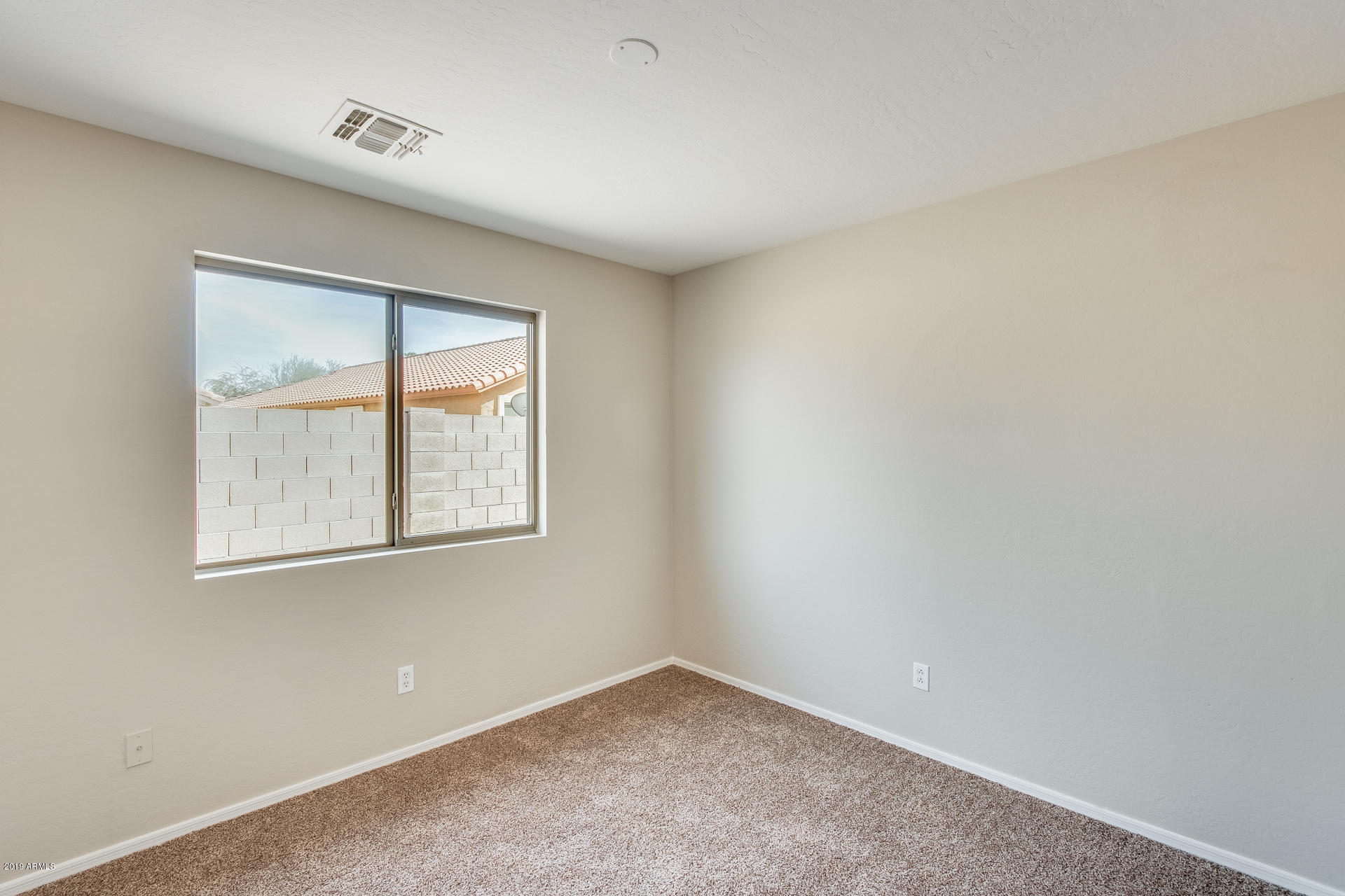 417 West Beautiful Lane Phoenix, AZ 85041 - Photo 4 of 33