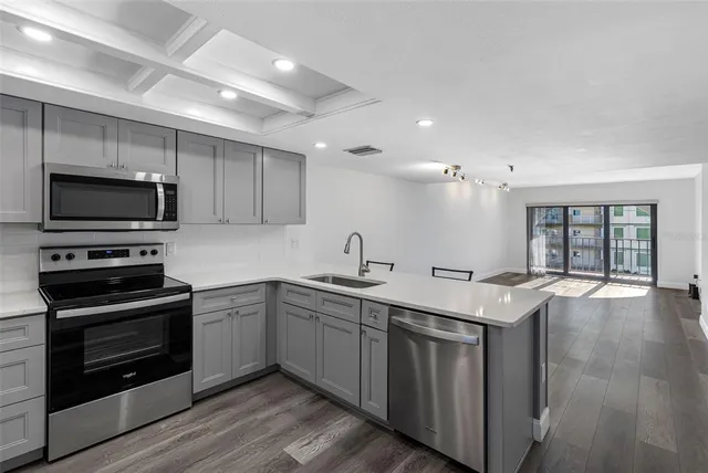 $2,550 | 14001 Gulf Boulevard, Unit 404, Madeira Beach, FL 33708