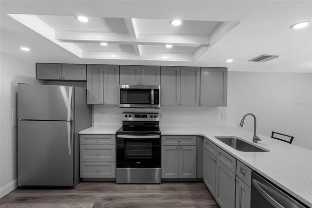 $2,550 | 14001 Gulf Boulevard, Unit 404, Madeira Beach, FL 33708