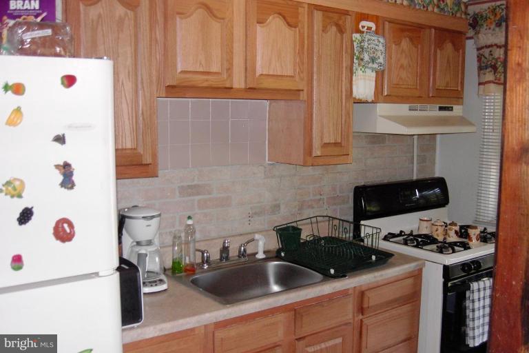 2526 Riggs Avenue Baltimore, MD 21216 - Photo 13 of 23 Kitchen