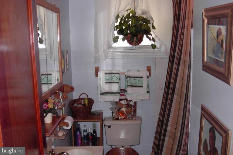 2526 Riggs Avenue Baltimore, MD 21216 - Photo 19 of 23 Bath #1