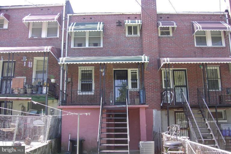 Exterior (Rear)