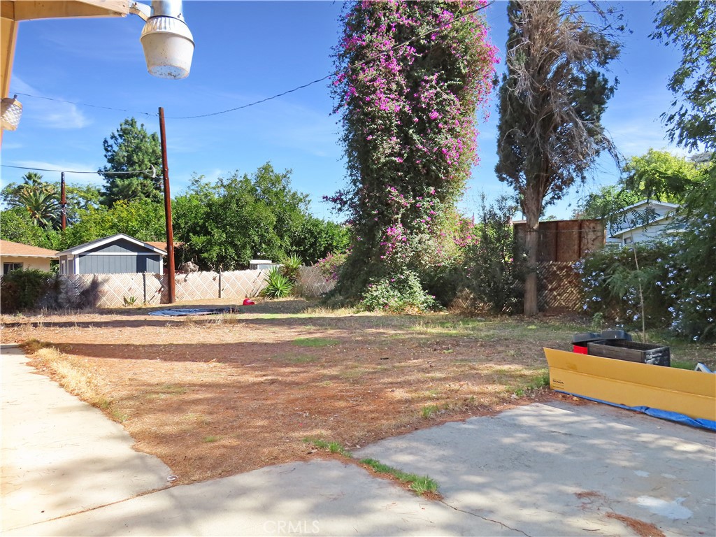 4031 MacArthur Road Riverside, CA 92503 - Photo 6 of 13 a view of a house with a swimming pool