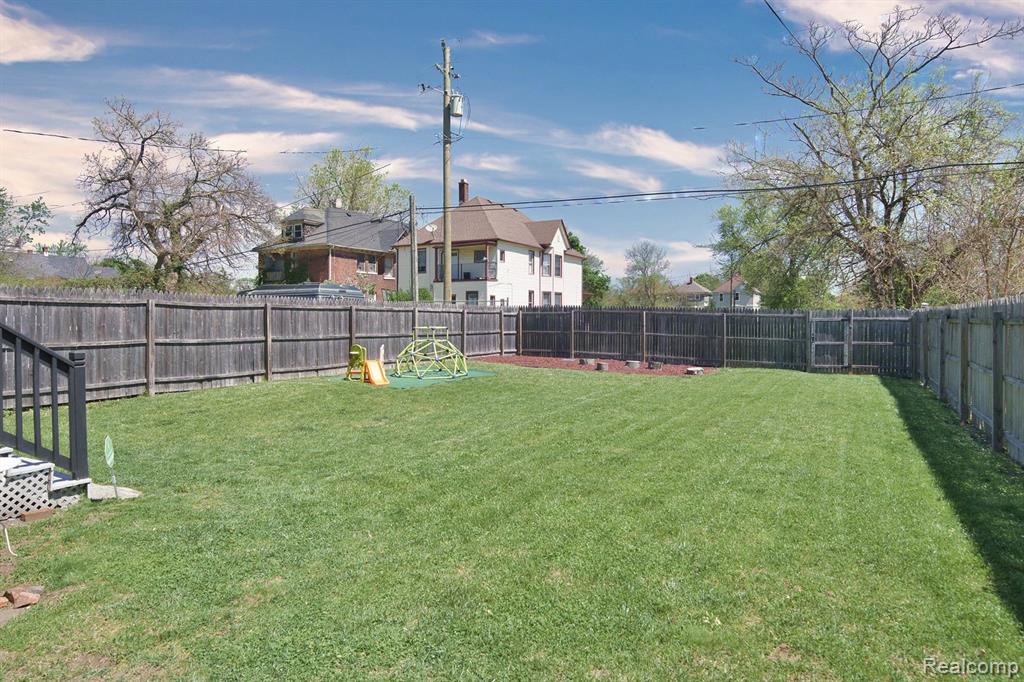 2950 Field Street Detroit, MI 48214 - Photo 39 of 48
