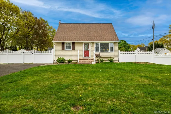 $649,000 | 532 Rockaway Street, West Islip, NY 11795