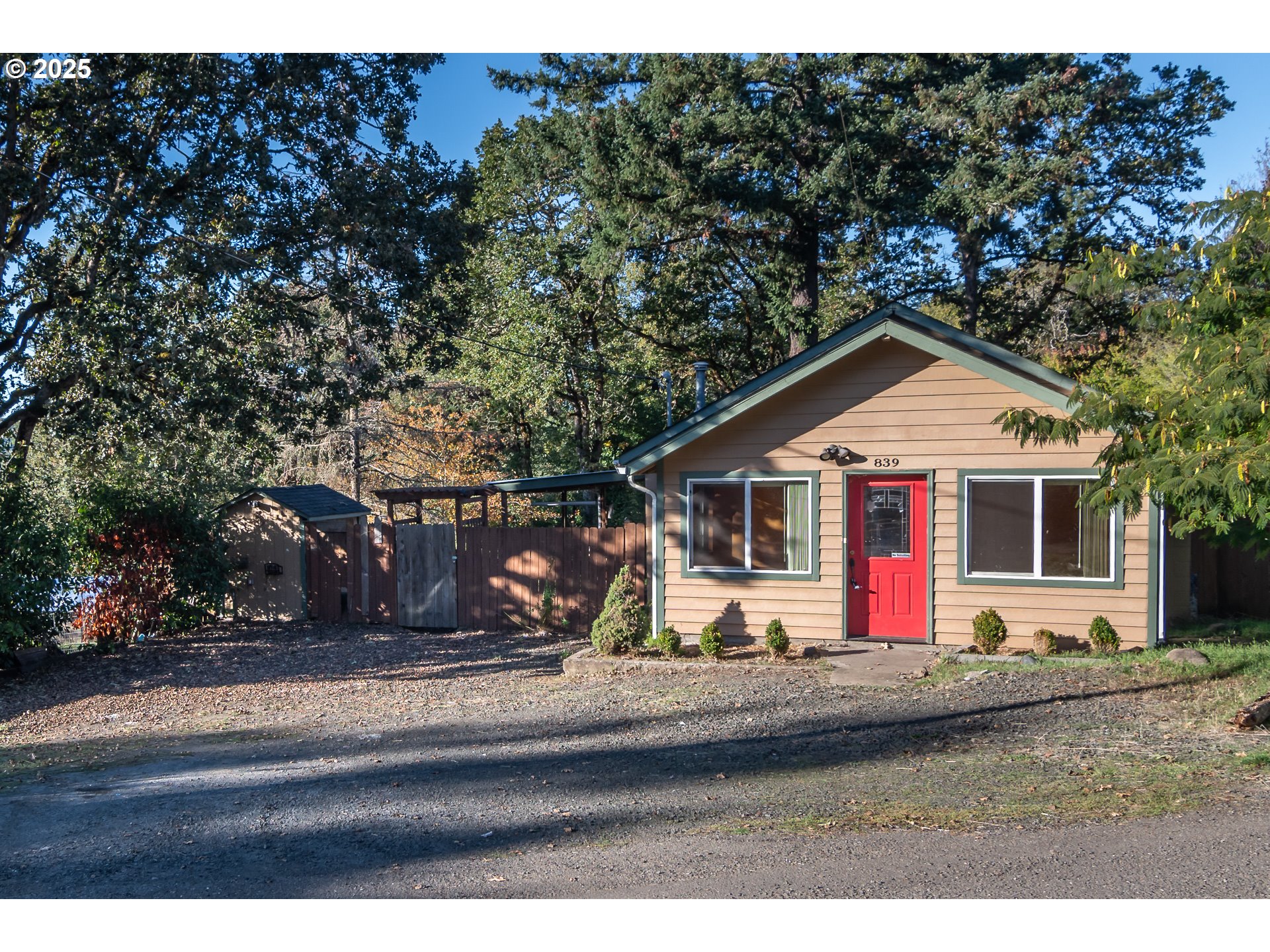 839 Union Gap Loop Oakland, OR 97462 - Photo 1 of 24 a front view of house with yard