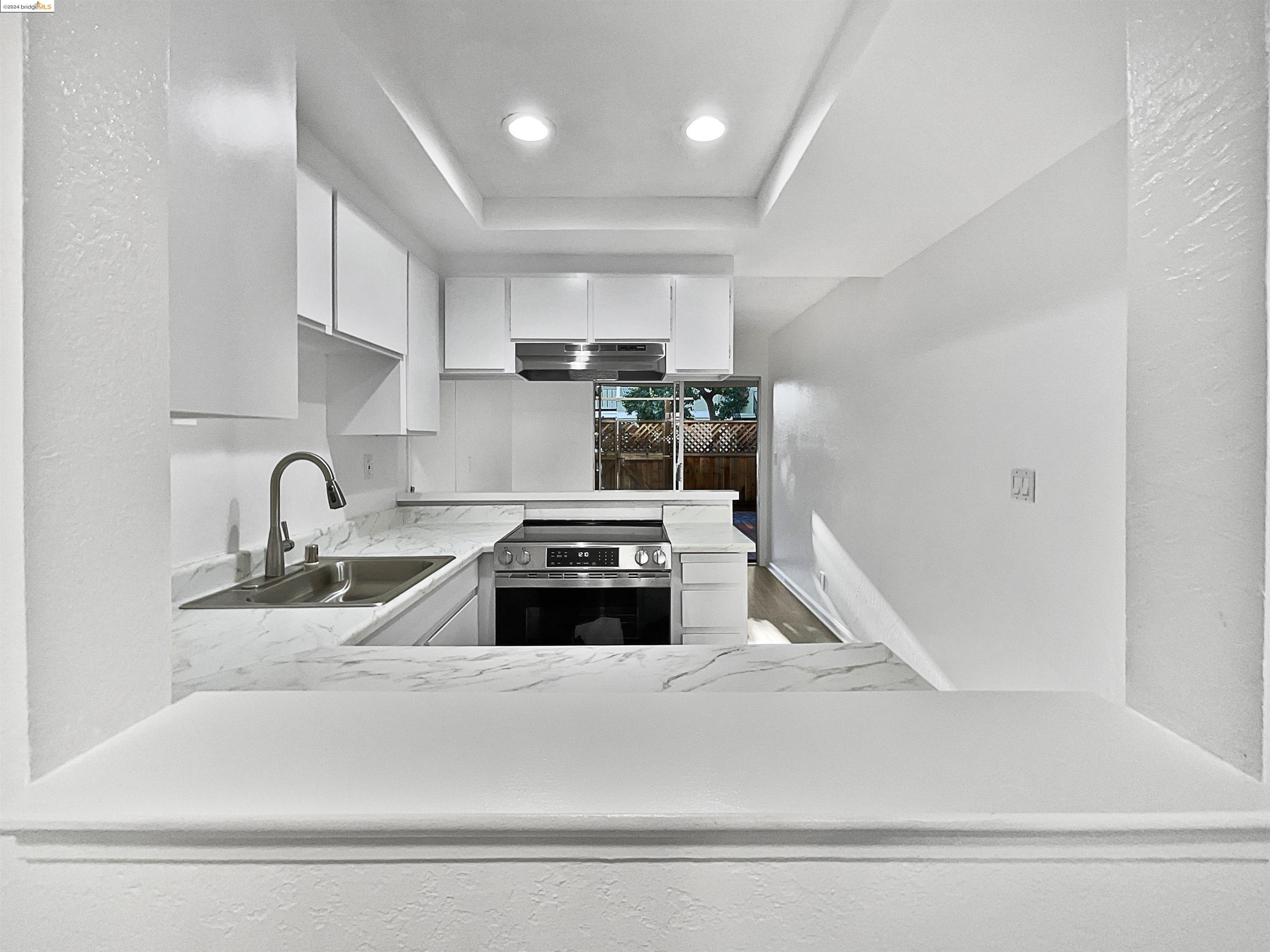 1023 Delna Manor Lane, Unit LANE San Jose, CA 95128 - Photo 18 of 38